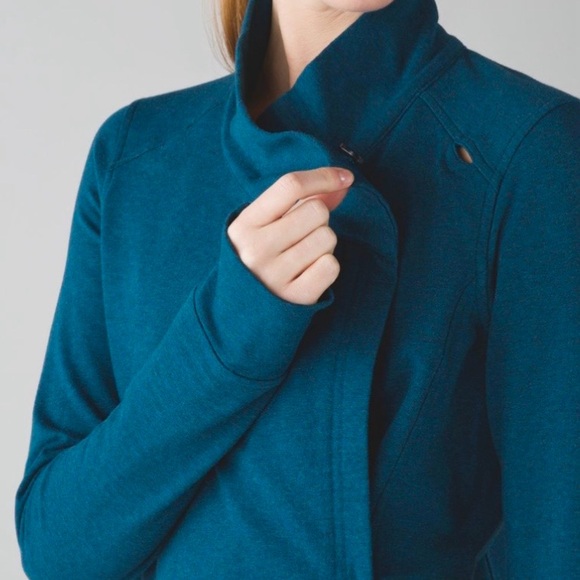 Lululemon Coast Wrap II - Picture 3 of 11